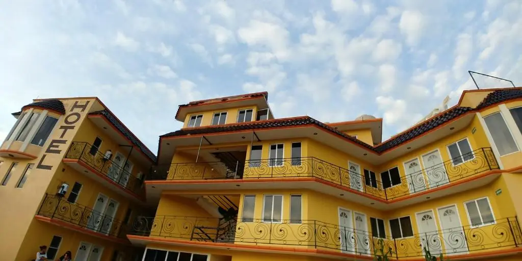Hotel Roseville courtyard and yellow facade